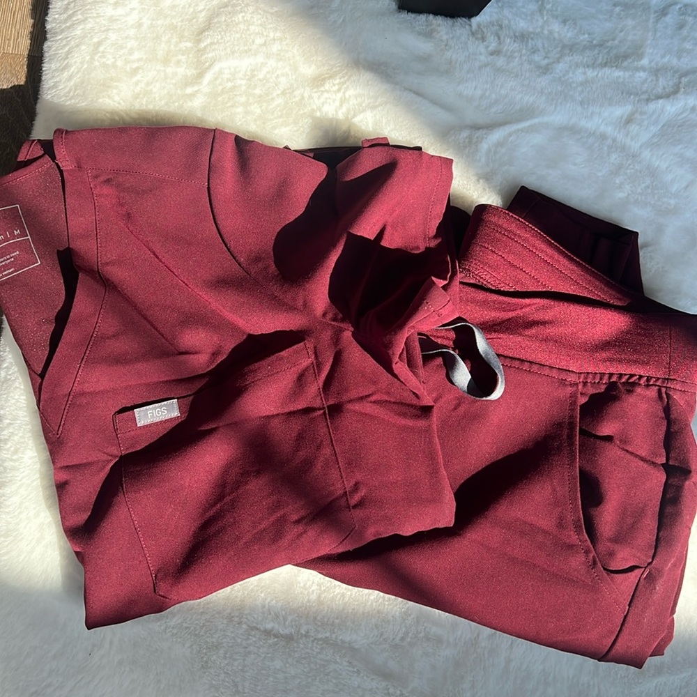 Maroon Figs jogger set